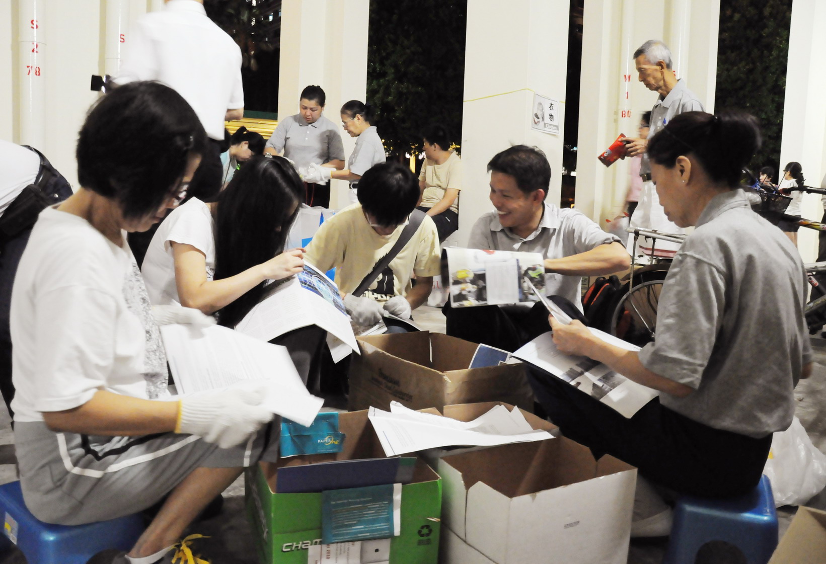 Tzu Chi Launches First Night Time Recycling Point