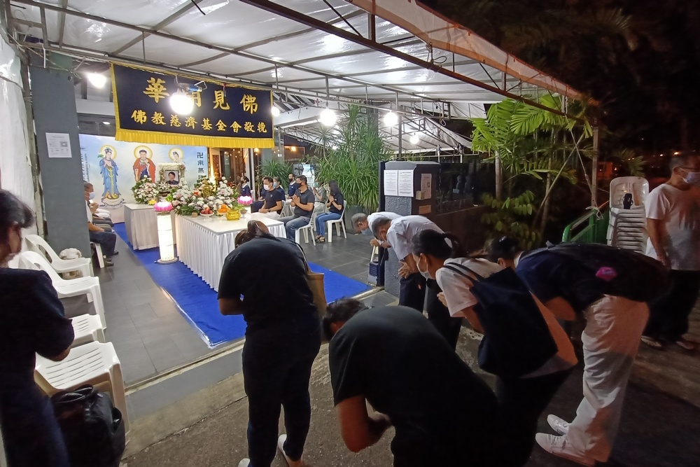 Volunteers and friends, including a charity beneficiary who know Sister Siew Hong for years, are at Sister Siew Hong’s house promptly on the night of 4 February. (Photo by Ng Hock Soon)