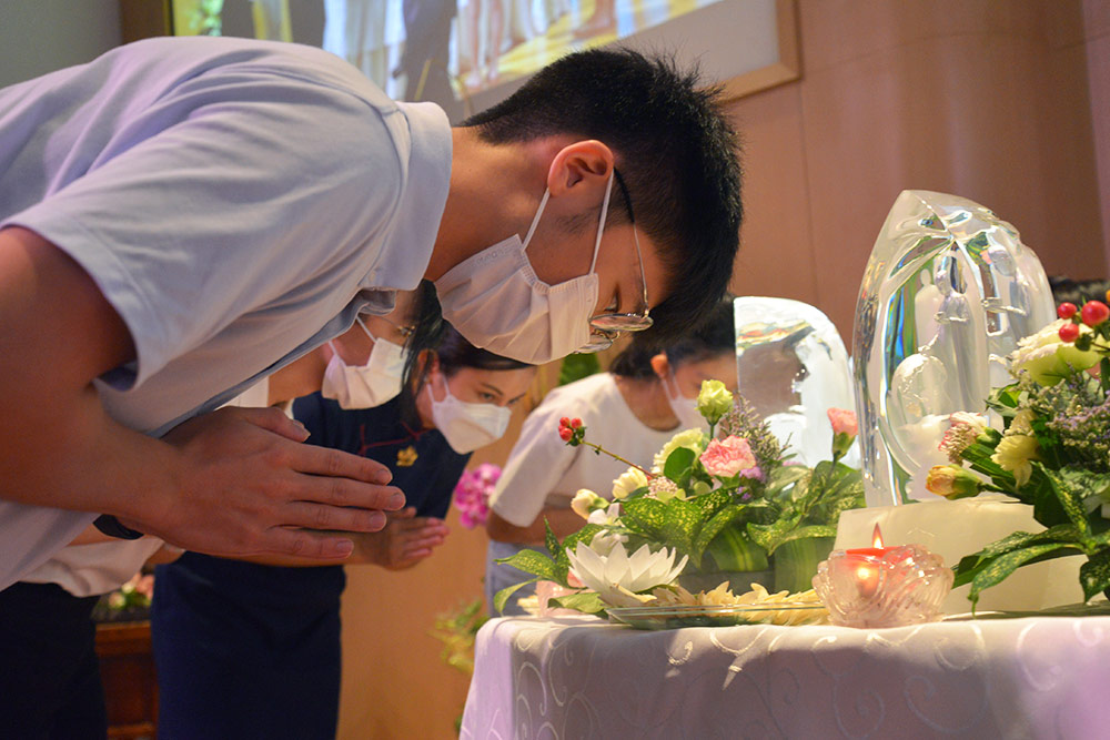 清净己心 浴佛不分种族宗教