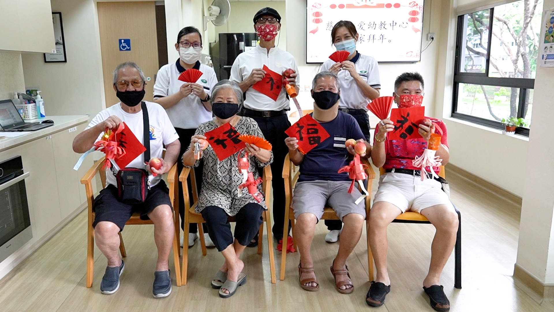 Preschool children send CNY wishes to the elderly